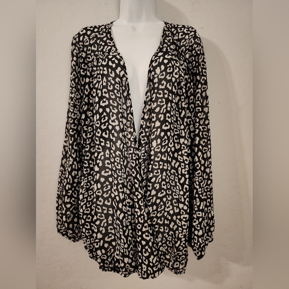 Torrid black and white Tunic size 3x
